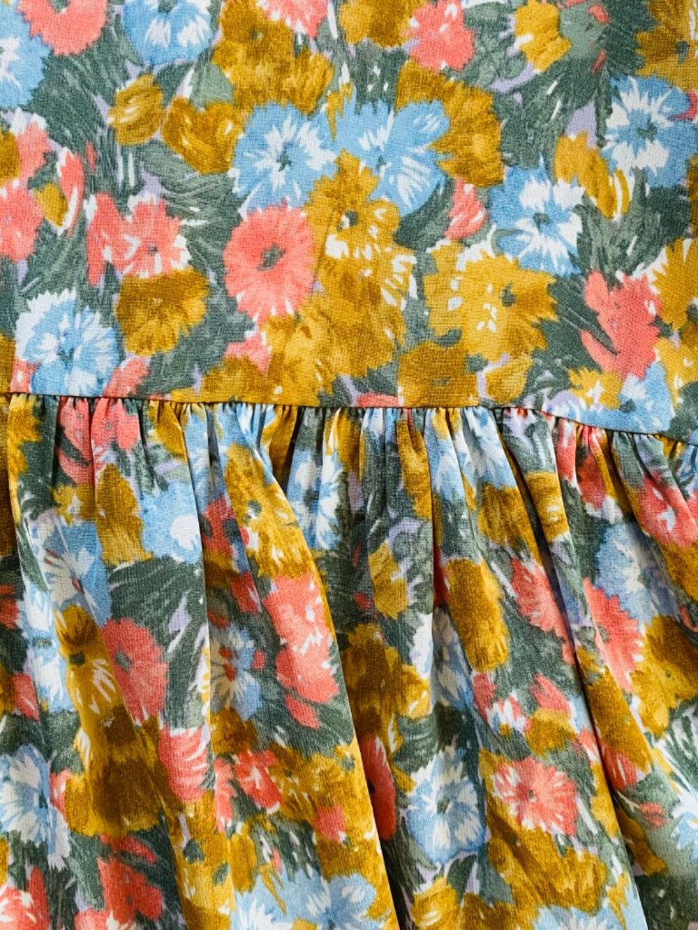 Hayden Floral Blouse Size M Flutter Sleeves Relaxed Fit Excellent Condition - Picture 3 of 9